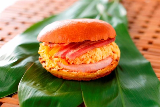 ハワイアン航空、ハワイ人気レストラン「Koko Head Cafe」のシェフ リー アン ウォンとの新機内食を発表【ハワイアン航空】