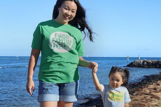 ユニクロxフードランドのコラボレーションTシャツがユニクロ・ハワイにて本日より販売開始！