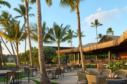 カアナパリビーチホテルのシグネチャーレストラン「Huihui」に、ハワイ伝統料理やハワイ・リージョナル・キュイジーヌの新メニュー登場