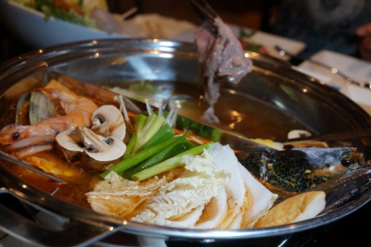 『うまみや』で韓国テイストのお鍋に舌鼓