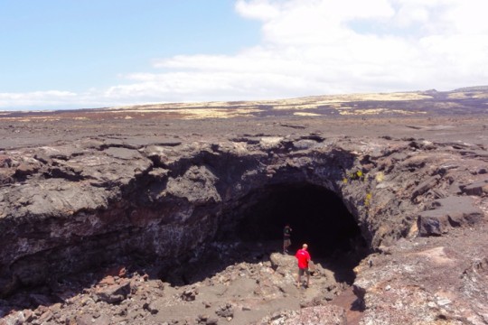 火山が創り出したトンネル