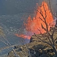 ハワイ火山国立公園のハレマウマウ火口でキラウエア火山の噴火開始