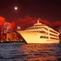 2018年の始まりを船上で華やかに迎えるスターオブホノルル号の

「ニューイヤーズ・イブ・ミッドナイトクルーズ」
