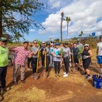 ヒルトングランドバケーションズとマラマ・プウロアがアースデイにオアフ島の海岸線復元のための植樹を開催
