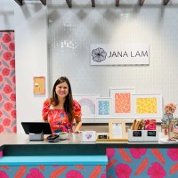 人気のロコブランド、ジャナ・ラム・ハワイがワードビレッジのサウスショア・マーケットに移転オープン