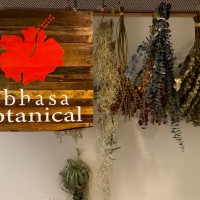 ワイキキのど真ん中に、癒しのオアシスがニューオープン！Abhasa Botanical