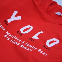 パワーをくれる"YOLO"Tシャツ