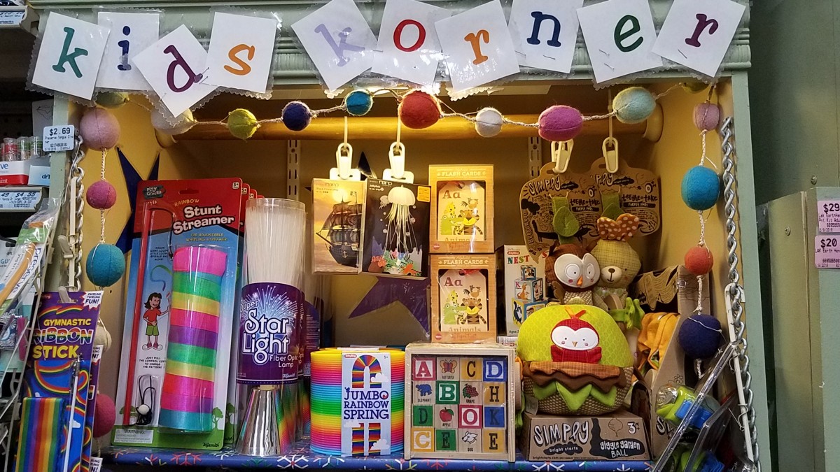 クリスマスプレゼントにも お土産にも 子供向けのおもちゃのコーナーを新設しました マナフーズ Allhawaiiオールハワイ