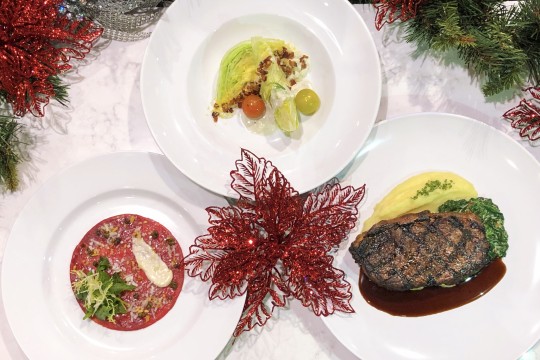 バサルトで祝うクリスマス！贅沢な４コースディナーを提供
 