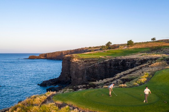 ハワイ州随一のマネレ・ゴルフコースを堪能できる新宿泊プラン
「ラナイ・ゴルフ・エクスペリエンス」が登場