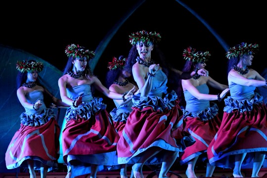 ハワイの文化に触れ合う魅惑のエンターテインメントショー
「カ・ヴァア：ルアウ・アット・アウラニ」がスタート！
