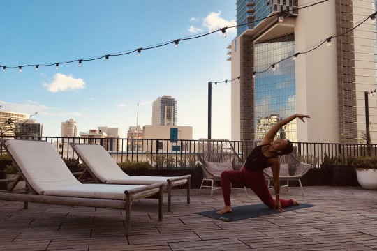 【星野リゾート　サーフジャック ハワイ】心と体をリフレッシュ！インスタライブでSurf Restore Yoga体験！