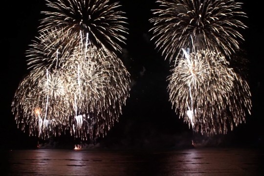 ホノルルフェスティバルのフィナーレを飾る長岡花火