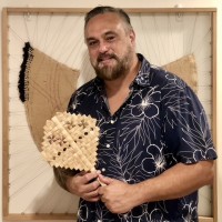 ロイヤル・ハワイアン・センター
新レッスン「ラウハラで団扇作り」がスタート！
