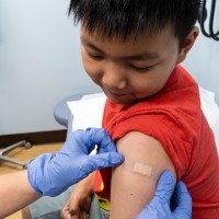 インフルエンザ予防接種と検査を実施中